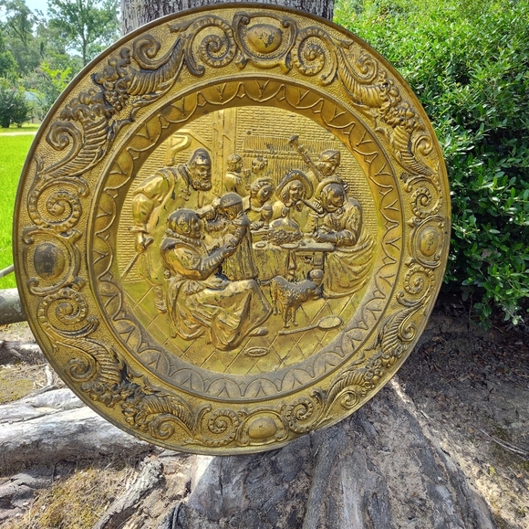 ANTIQUE English Peerage Embossed Brass Tavern Scene Wall Hanging LARGE - Picture 1 of 3